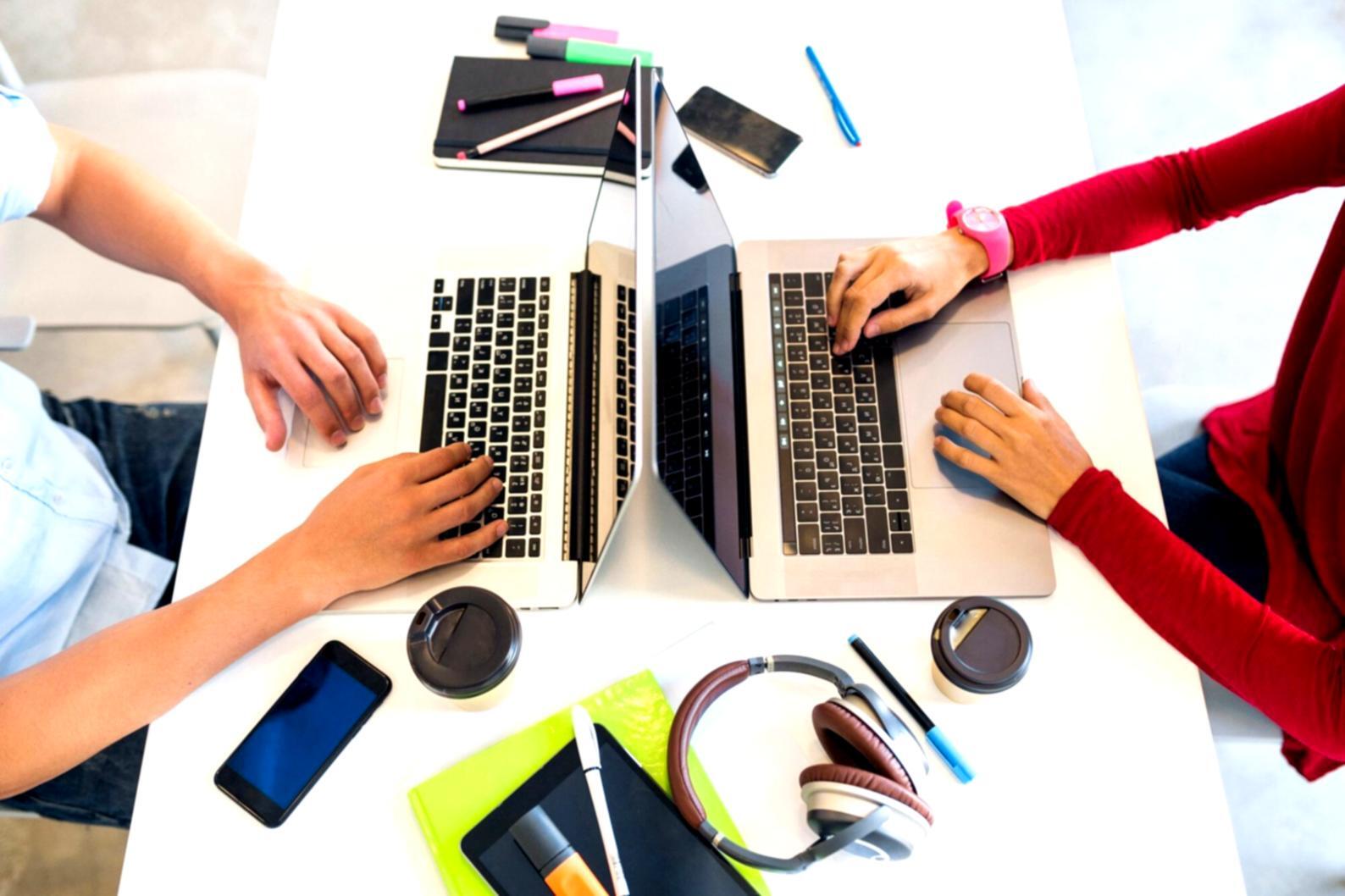 Finanzanalyse Workspace mit Charts und Dokumenten